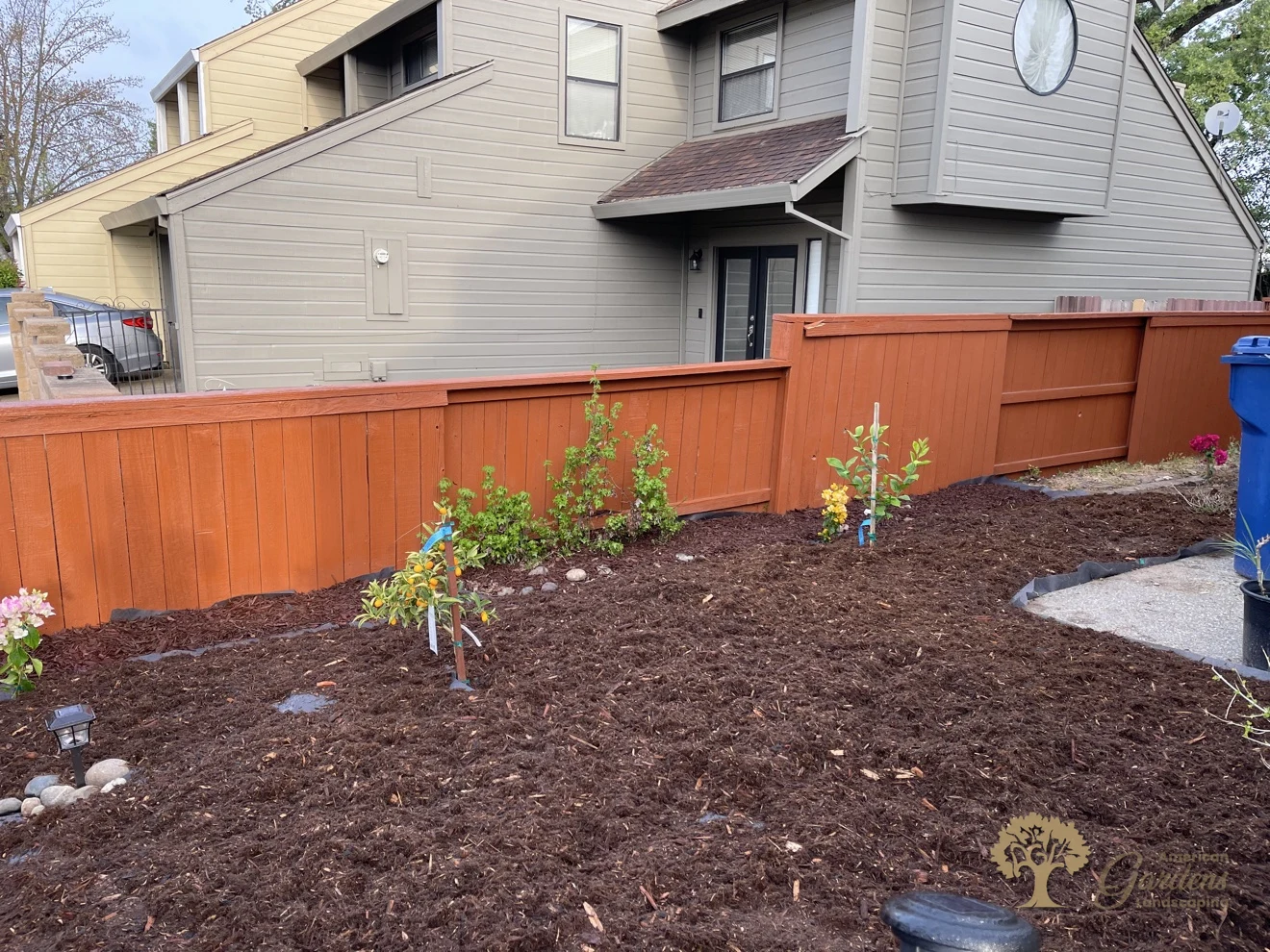 Citrus Heights Backyard Landscaping – Finished Mulch Bed Beside the House – American Gardens Landscaping