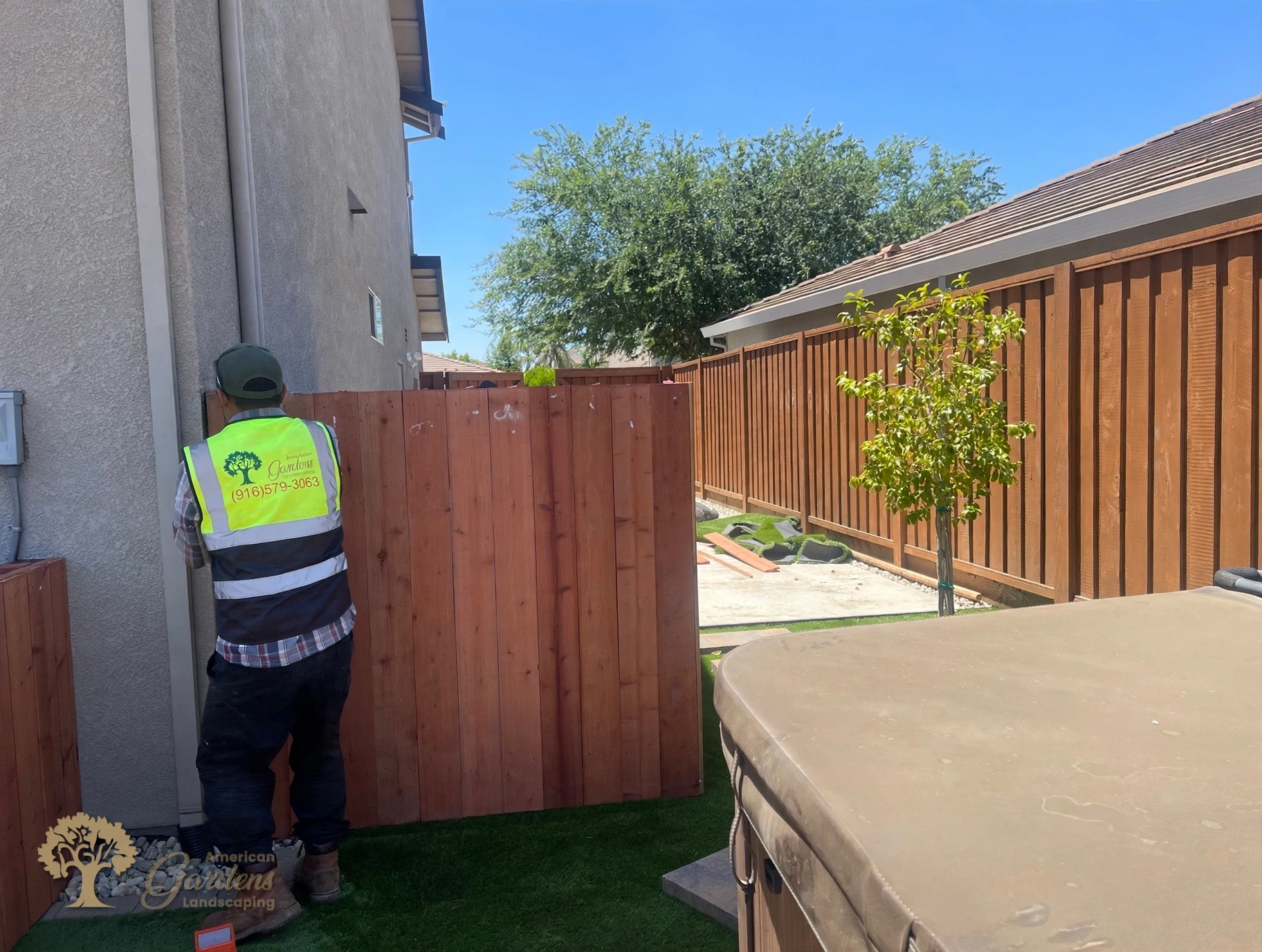 Redwood enclosure panel beside the hot tub in Rocklin – American Gardens Landscaping