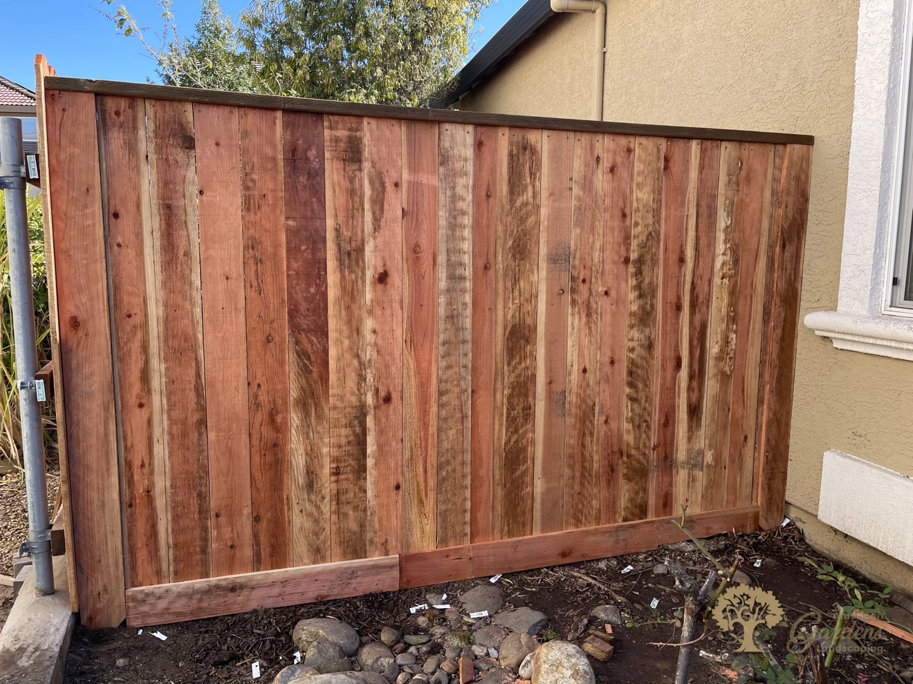 Redwood fence panel with top and bottom trim in Folsom – American Gardens Landscaping