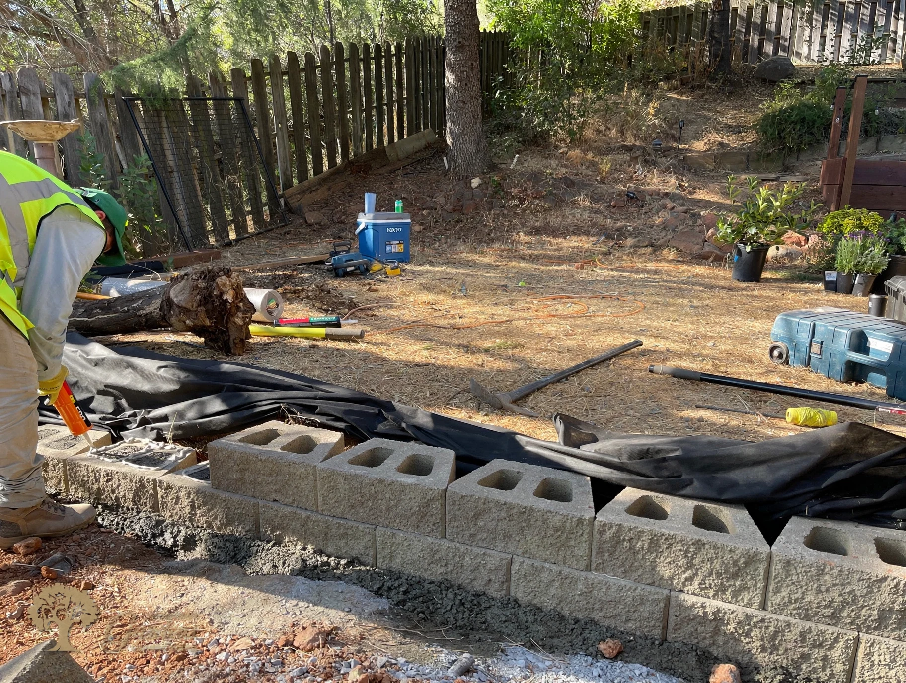 Retaining wall rising on the slope in Shingle Springs – American Gardens Landscaping