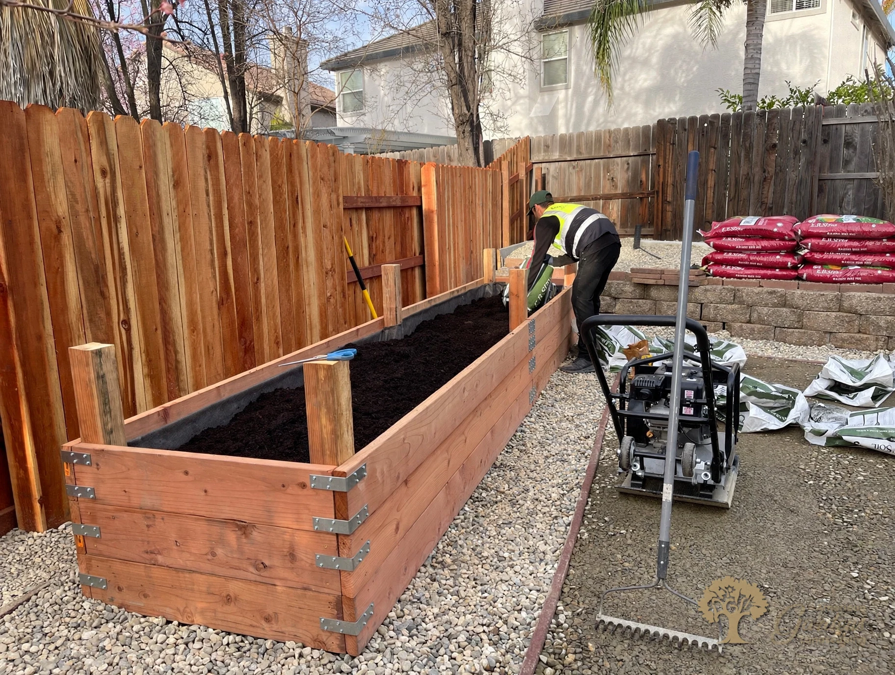 Finished redwood raised bed with Simpson brackets, ready for planting in Folsom – American Gardens Landscaping