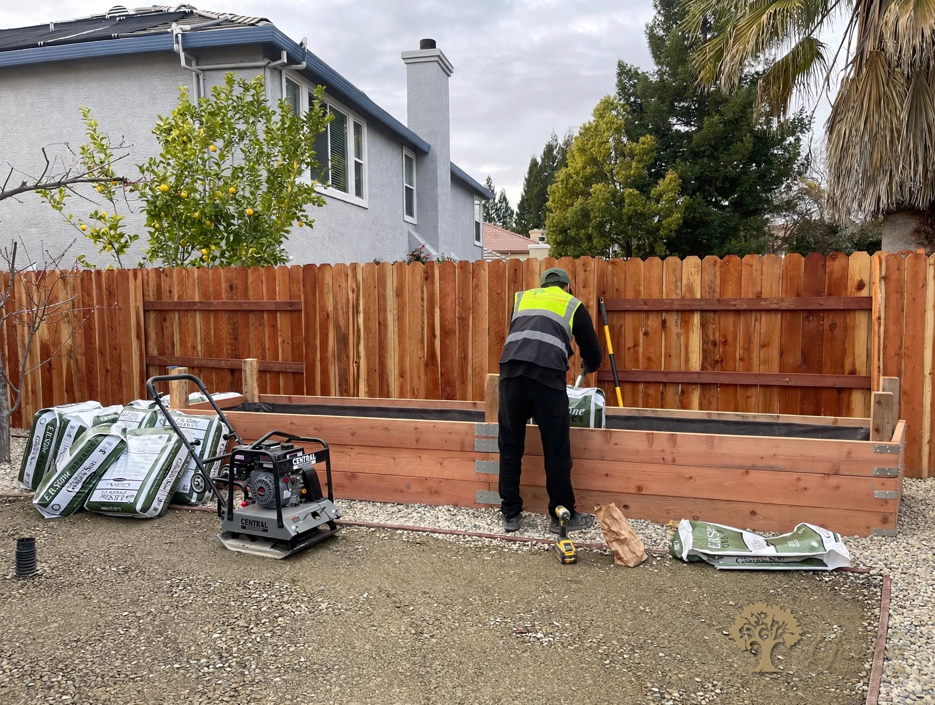 Redwood raised bed for organic vegetables, filled with rich garden soil in Folsom – American Gardens Landscaping