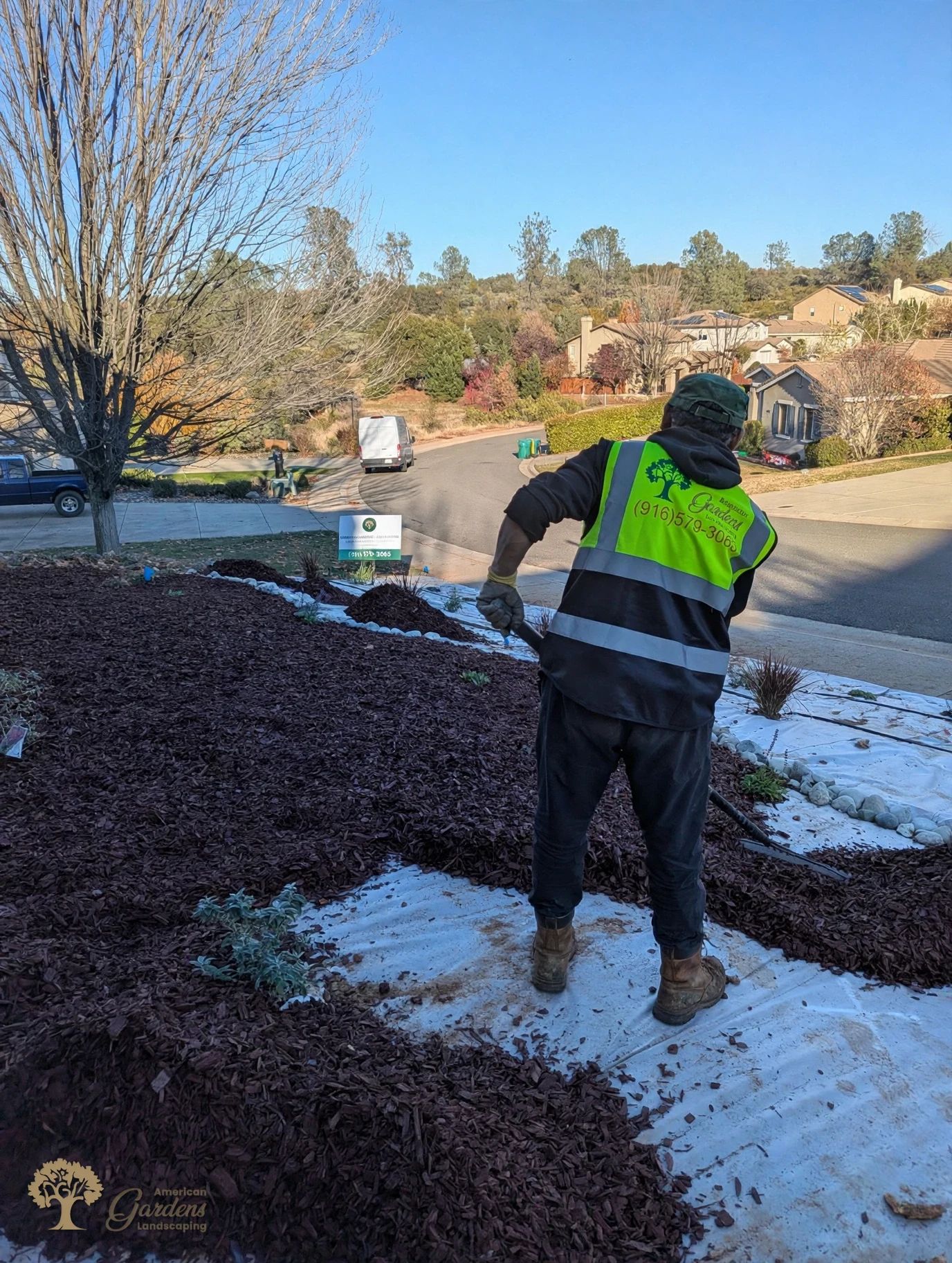 Spreading bark mulch over the front slope in El Dorado Hills – American Gardens Landscaping
